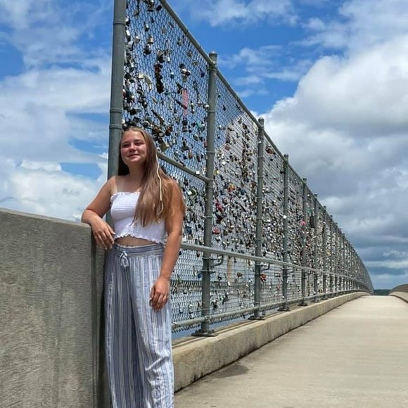 Meet your Posher, Cammy - Picture 1 of 1